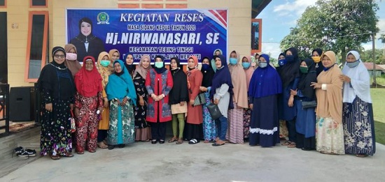 Reses di Desa Banglas, Anggota DPRD Meranti Nirwana Sari Akan Perjuangkan Aspirasi Masyarakat